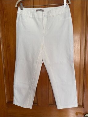 Chico’s white capri pants size 8 excellent